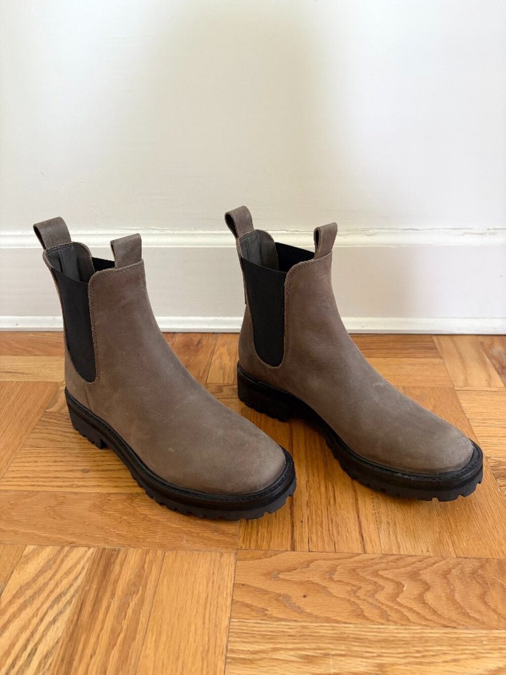 Everlane The Lug Chelsea Boot - Size 8.5 (8) - Vintage Fossil Brown